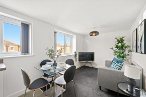 NEW 4 Sarah House by Truestays - 2 Bedroom Apartment - FREE Wifi & Parking